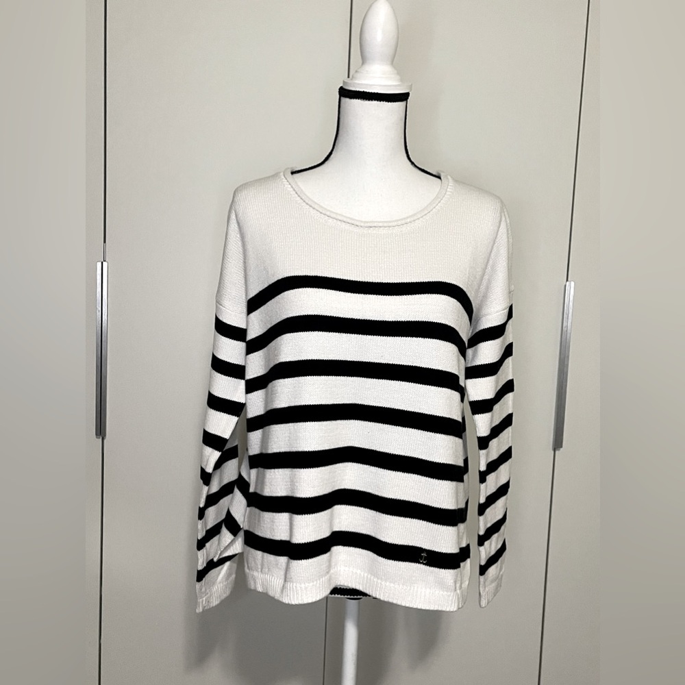 Ostin Women’s Sweatshirt